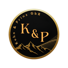 Logo von Kuhn & Prinz GbR mit Bergmotiven und den Initialen K&P in Goldschrift.